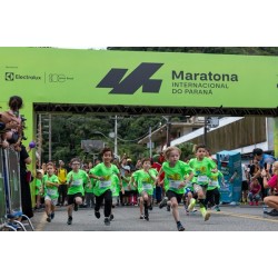 Maratoninha reuniu  centenas de crianças e adolescentes em Guaratuba